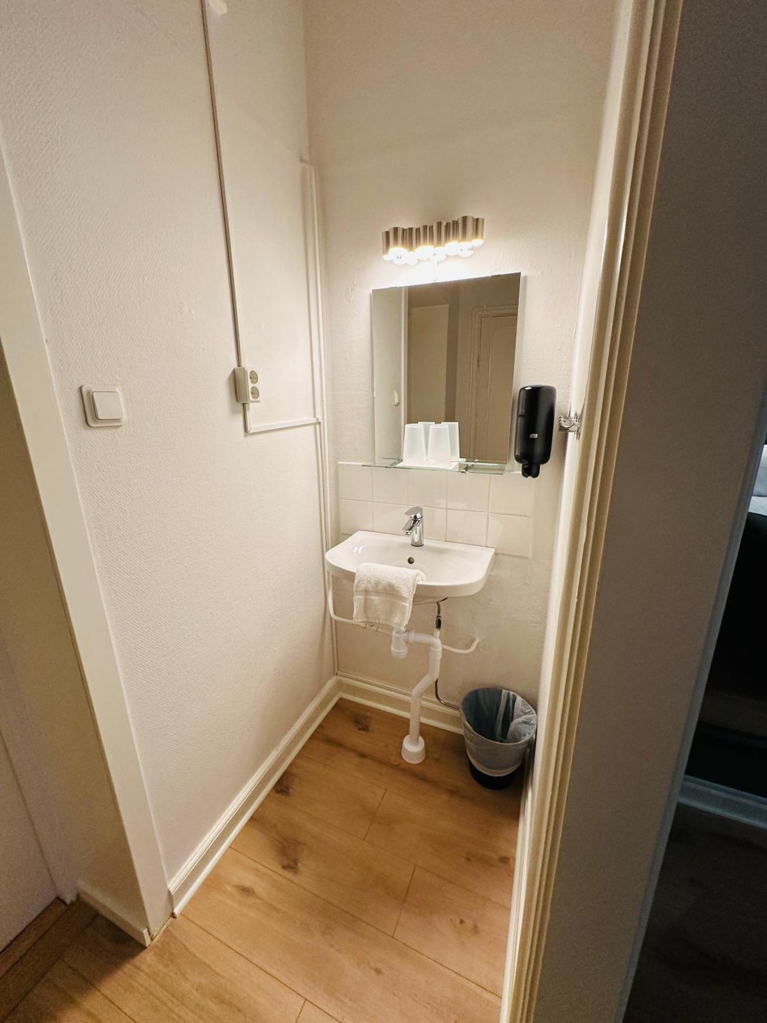 Vattengraendens Vandrarhem & Hotel Norrköping Стая снимка