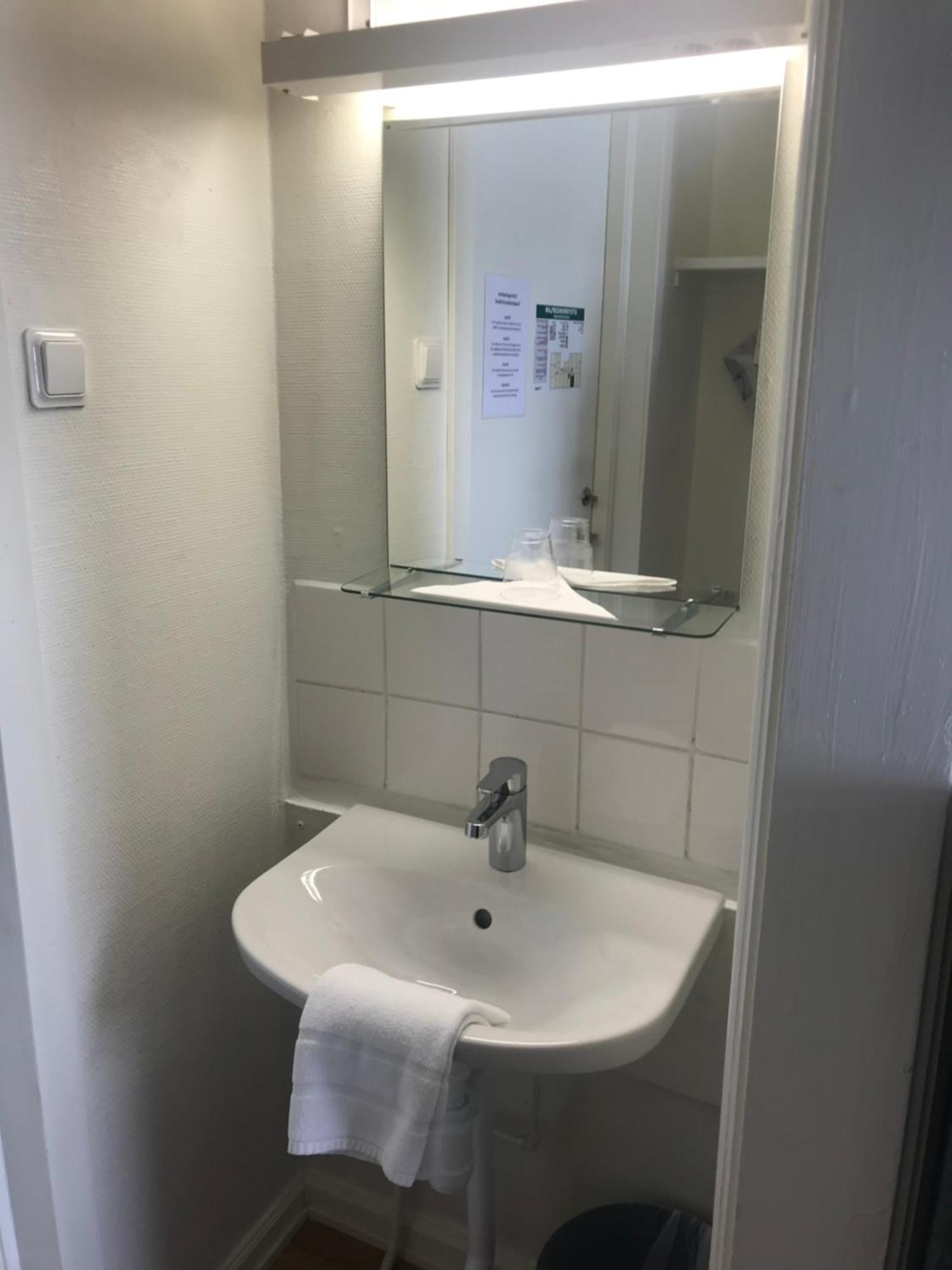 Vattengraendens Vandrarhem & Hotel Norrköping Стая снимка